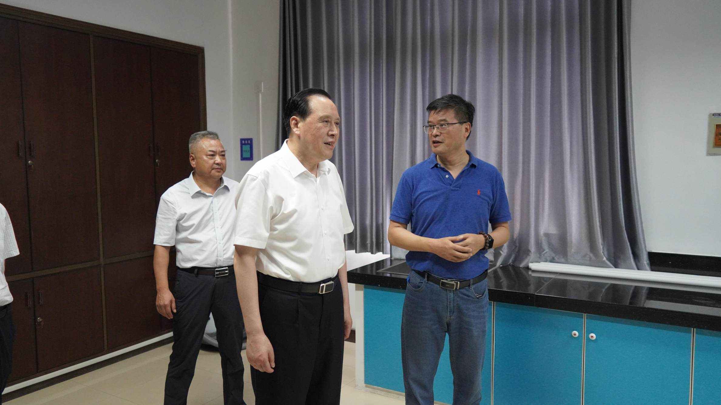 ���˴�ί��(hu��)�h�M��ӛ�������һ���W�R�(zh��n)...